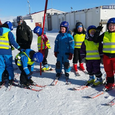 Myndir frá skíðakennslu 1. - 4. bekkjar og útivistardeginum