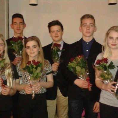 Ánægður hópur að lokinni keppni og úrslitin ljós