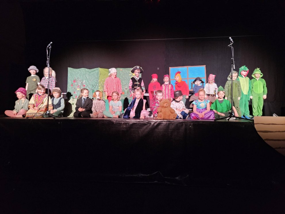 1. og 2. bekkur var með ævintýrið um Pétur Pan.