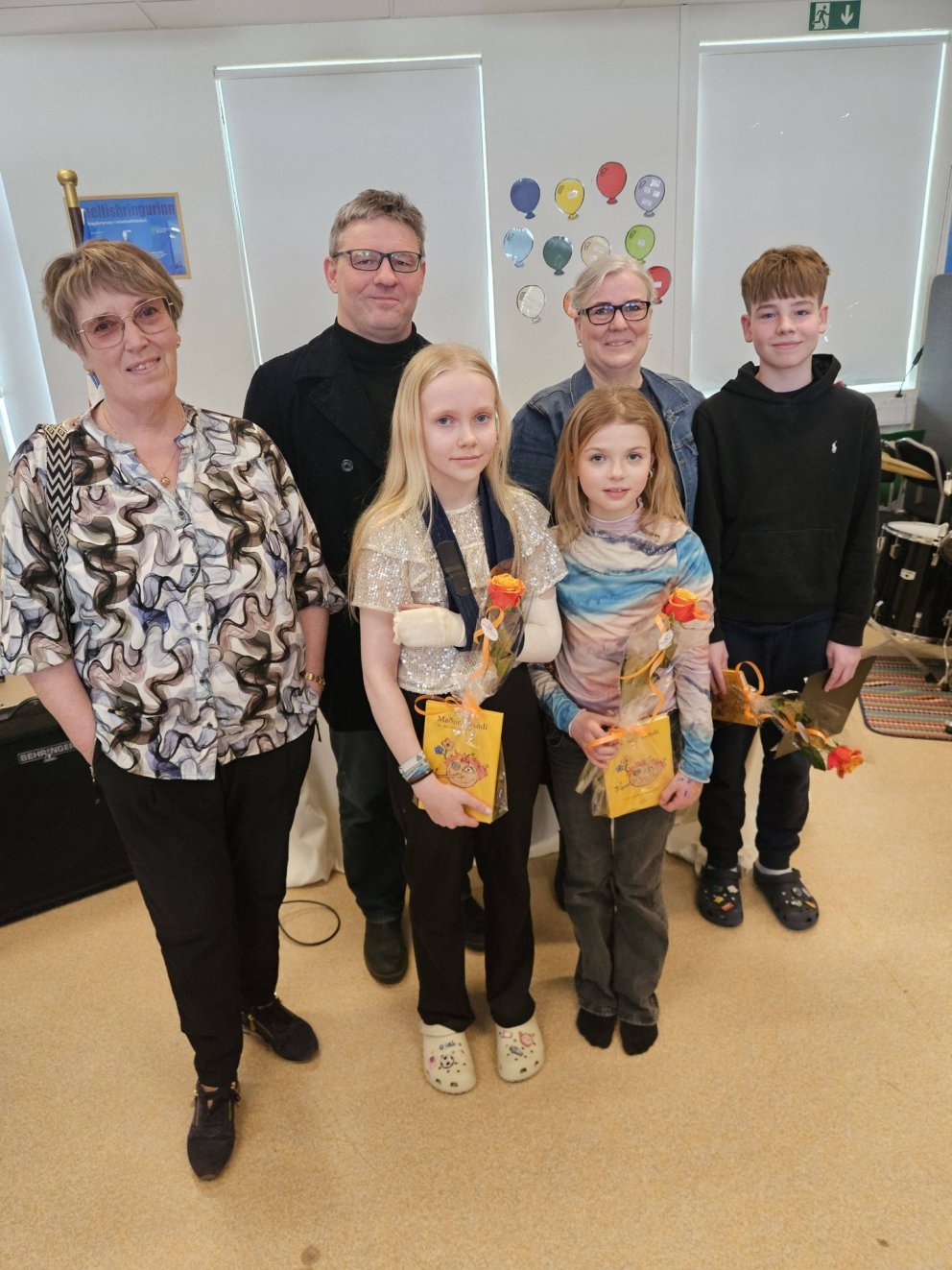 Sigurvegarar ásamt dómnefnd