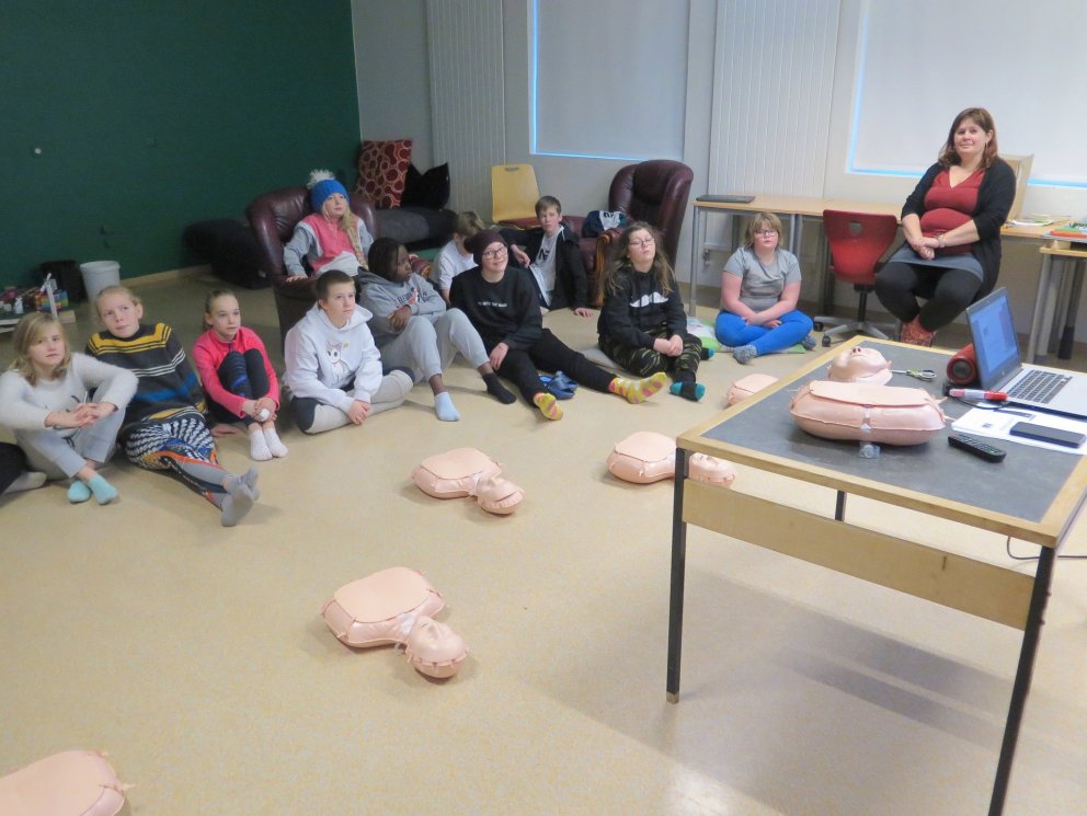 Börnin bjarga - Kennsla í endurlífgun hjá 6. og 7. bekk