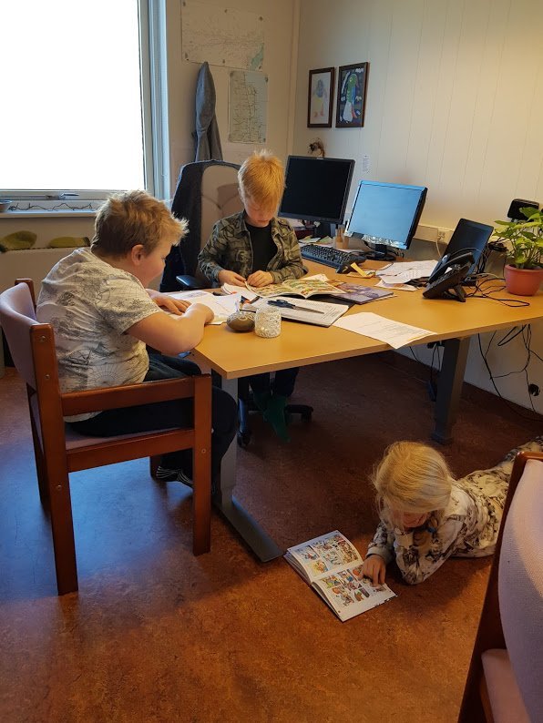 Allir lesa - alltaf jafn yndisleg stund