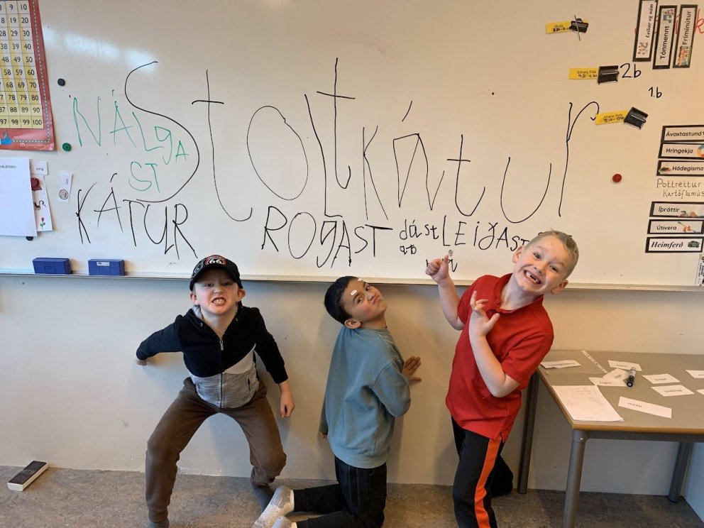 Stöðvavinna í Byrjendalæsi hjá 1. og 2. bekk