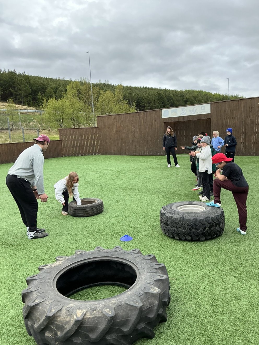 Keppt var í fjölbreyttum greinum, m.a. að velta dekki