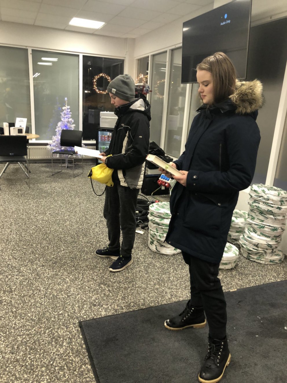 Upplestur unglinganna í fyrirtækjum á Akureyri