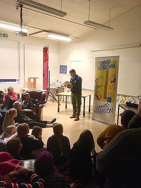 Gunnar Helgason í heimsókn í skólanum
