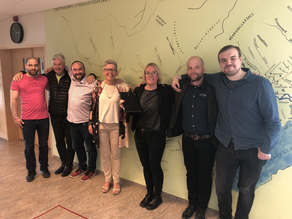 Góðir gestir með höfðinglega gjöf