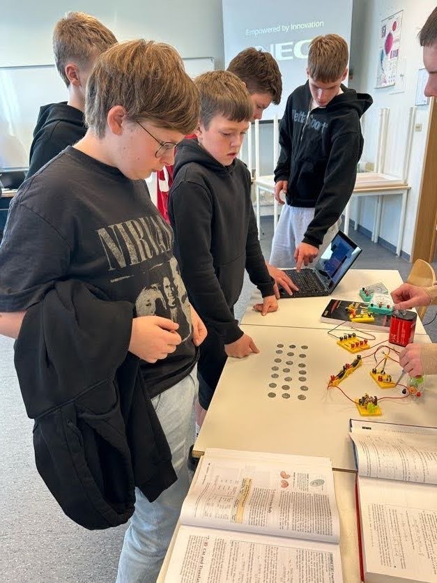 Skólaheimsókn í Verkmenntaskólann á Akureyri og Menntaskólann á Akureyri.