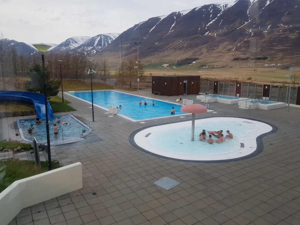 Útiskóli 1. -4. bekkjar í sundlauginni