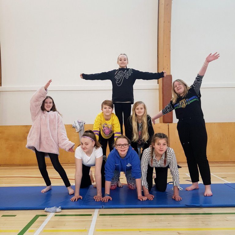 Lestrarviðburðir, Gullhilla, sirkuslistir og árshátíðarundirbúningur