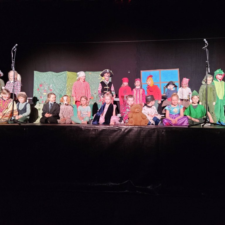 1. og 2. bekkur var með ævintýrið um Pétur Pan.