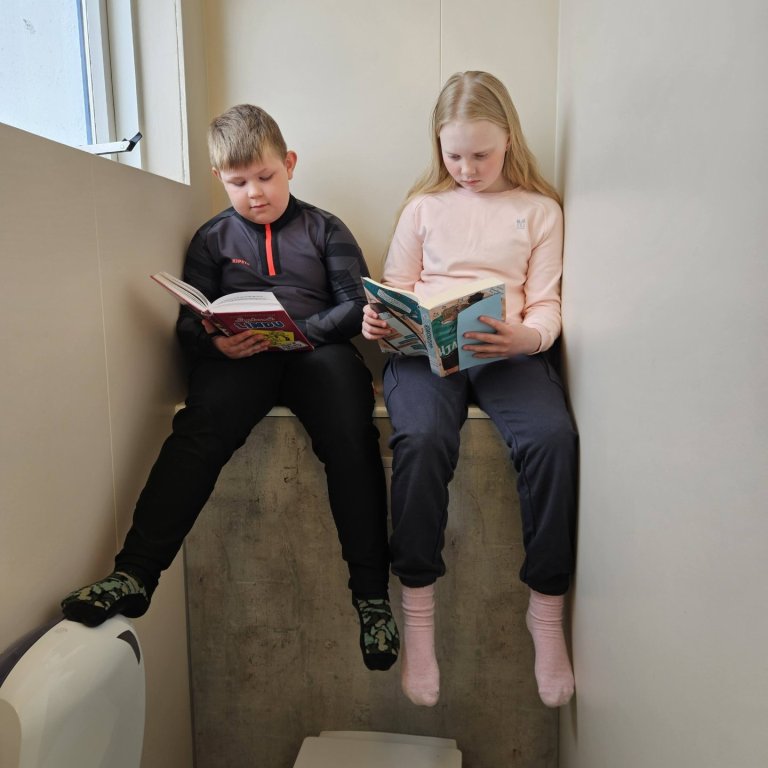 Brynjar Logi og Lilja Mist fundu sér heldur betur skemmtilegan stað!