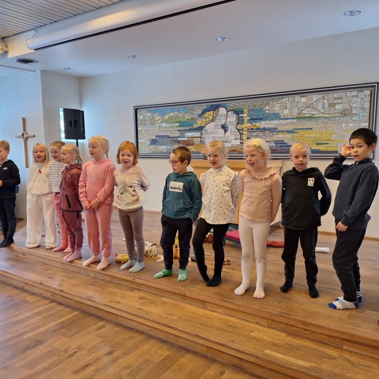 2. bekkur í heimsókn á Hlíð