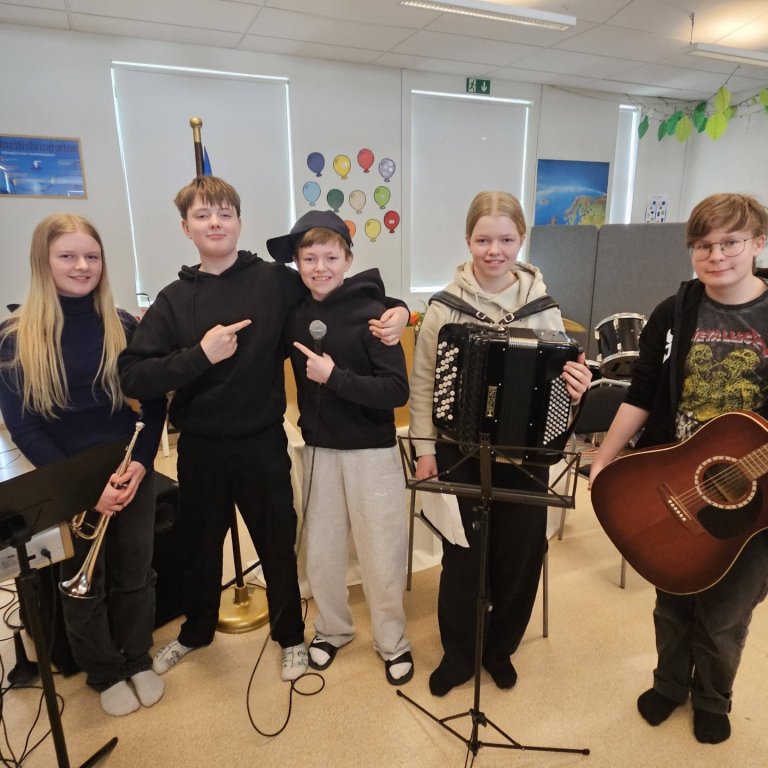 Skólahljómsveitin komst áfram á söngkeppni Samfés!