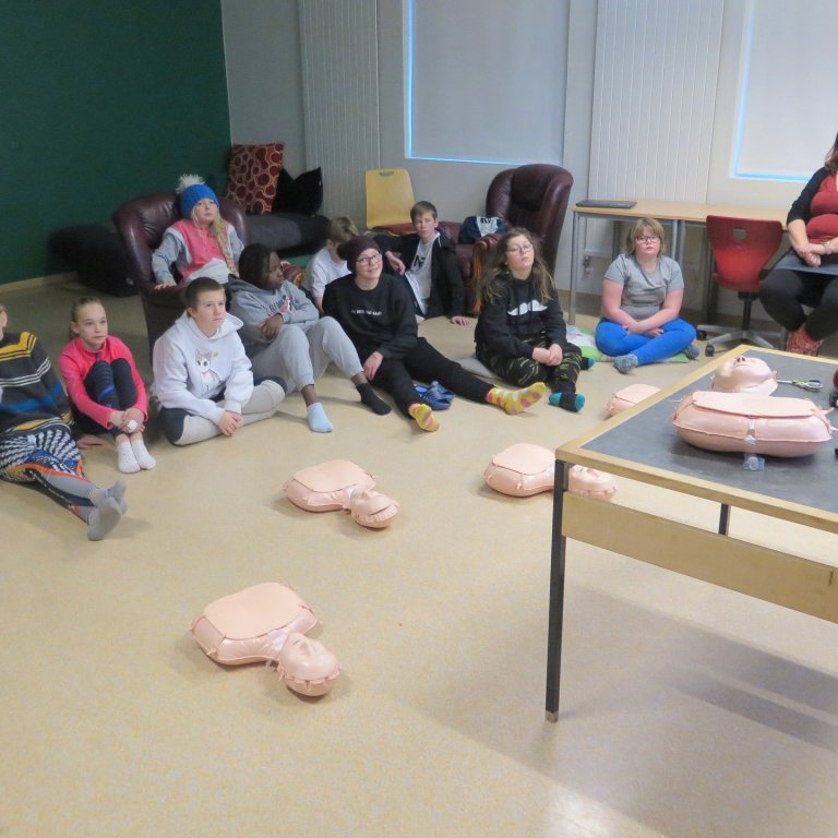 Börnin bjarga - Kennsla í endurlífgun hjá 6. og 7. bekk