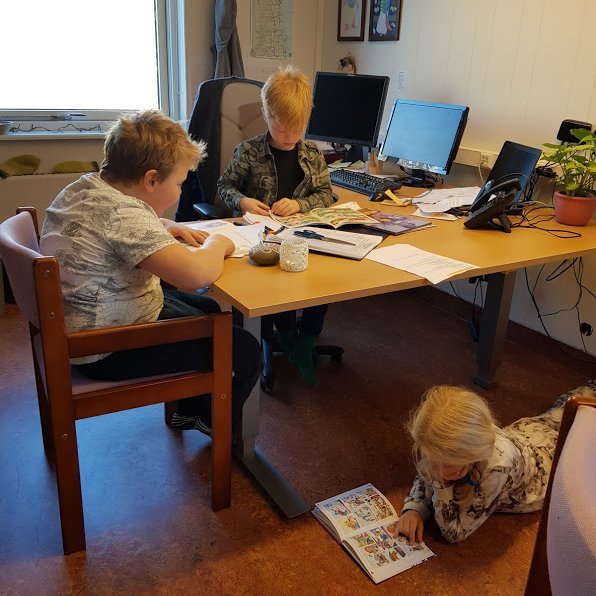 Allir lesa - alltaf jafn yndisleg stund