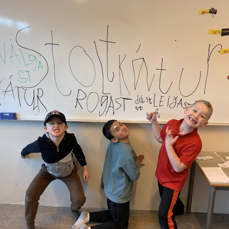 Stöðvavinna í Byrjendalæsi hjá 1. og 2. bekk