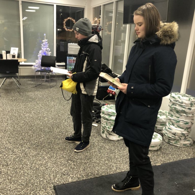 Upplestur unglinganna í fyrirtækjum á Akureyri