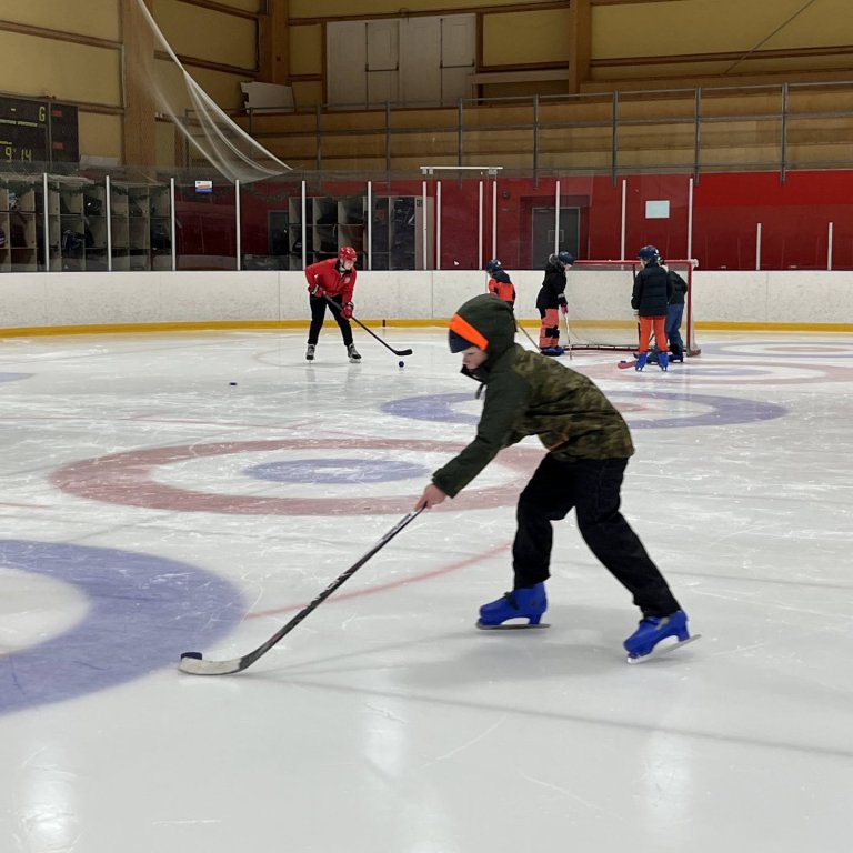 Skautafélag Akureyrar býður yngsta stigi á skauta