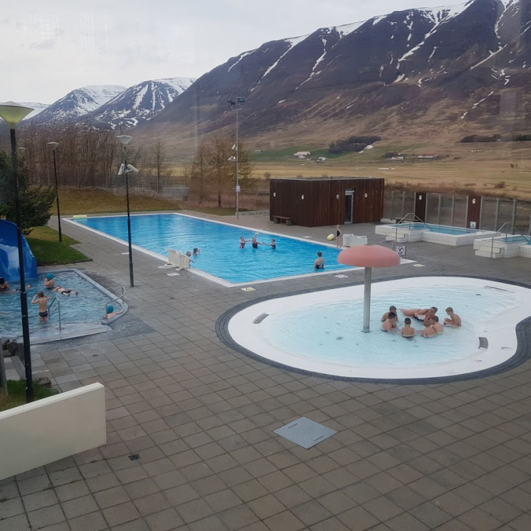 Útiskóli 1. -4. bekkjar í sundlauginni